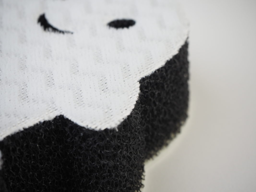 おばけの貼り付くスポンジ